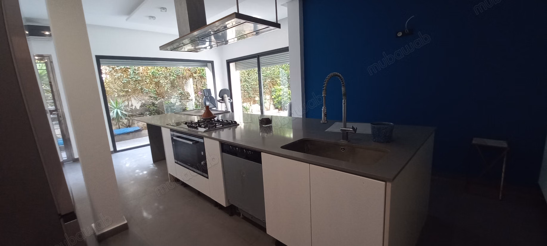 Luxury house for sale in Dar Bouazza. Total area 500 m². Pool, air conditioning