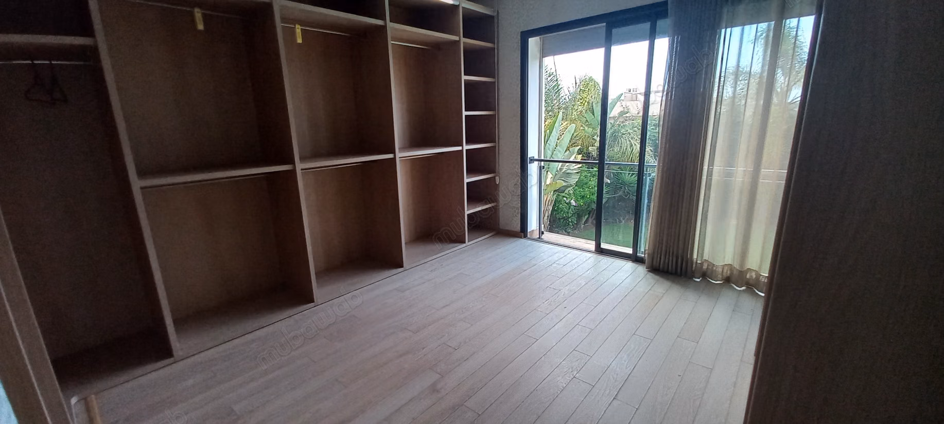 Luxury house for sale in Dar Bouazza. Total area 500 m². Pool, air conditioning