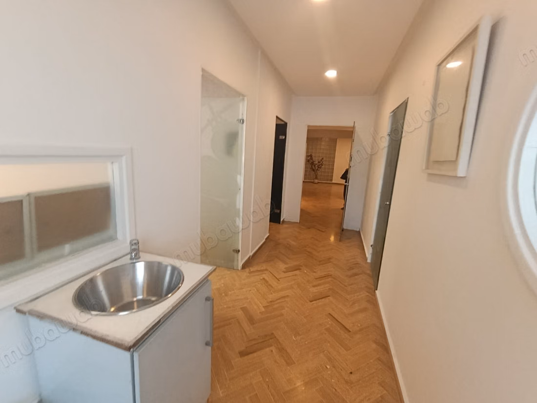Bureau/Cabinet médical de 130m2 à la vente 
Bd Ziraoui