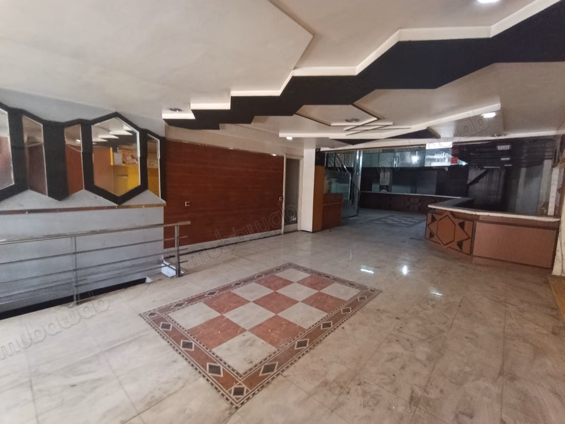 Local commercial de 720m2 à la location en plein Bd Abdelmoumen
