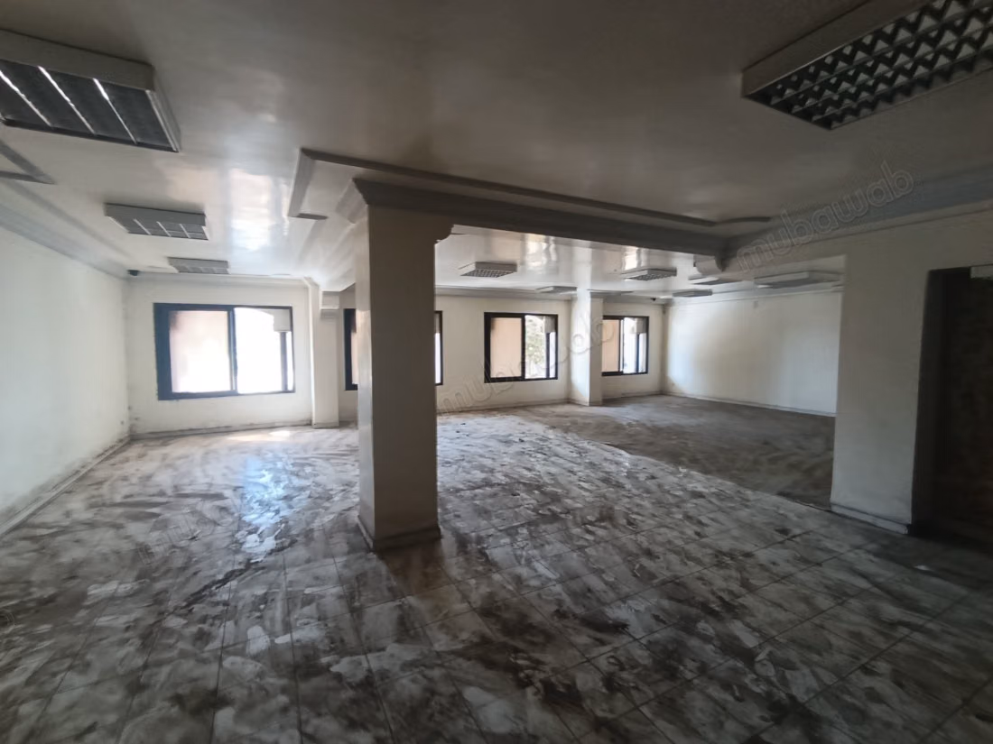 Local commercial de 720m2 à la location en plein Bd Abdelmoumen