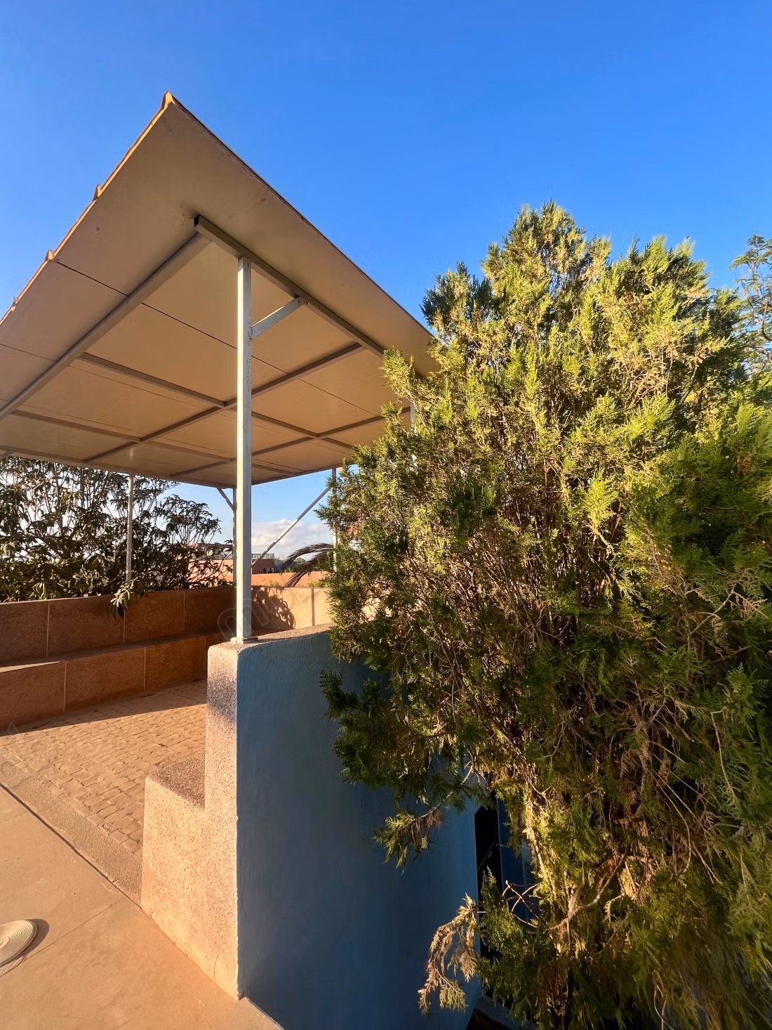 Farm for sale in Route de Ouarzazate.
Large area 7200 m²