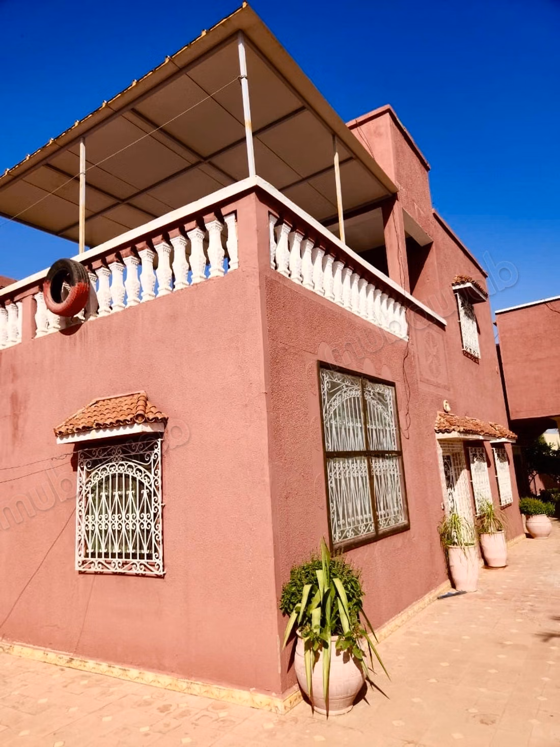 Farm for sale in Route de Ouarzazate.
Large area 7200 m²