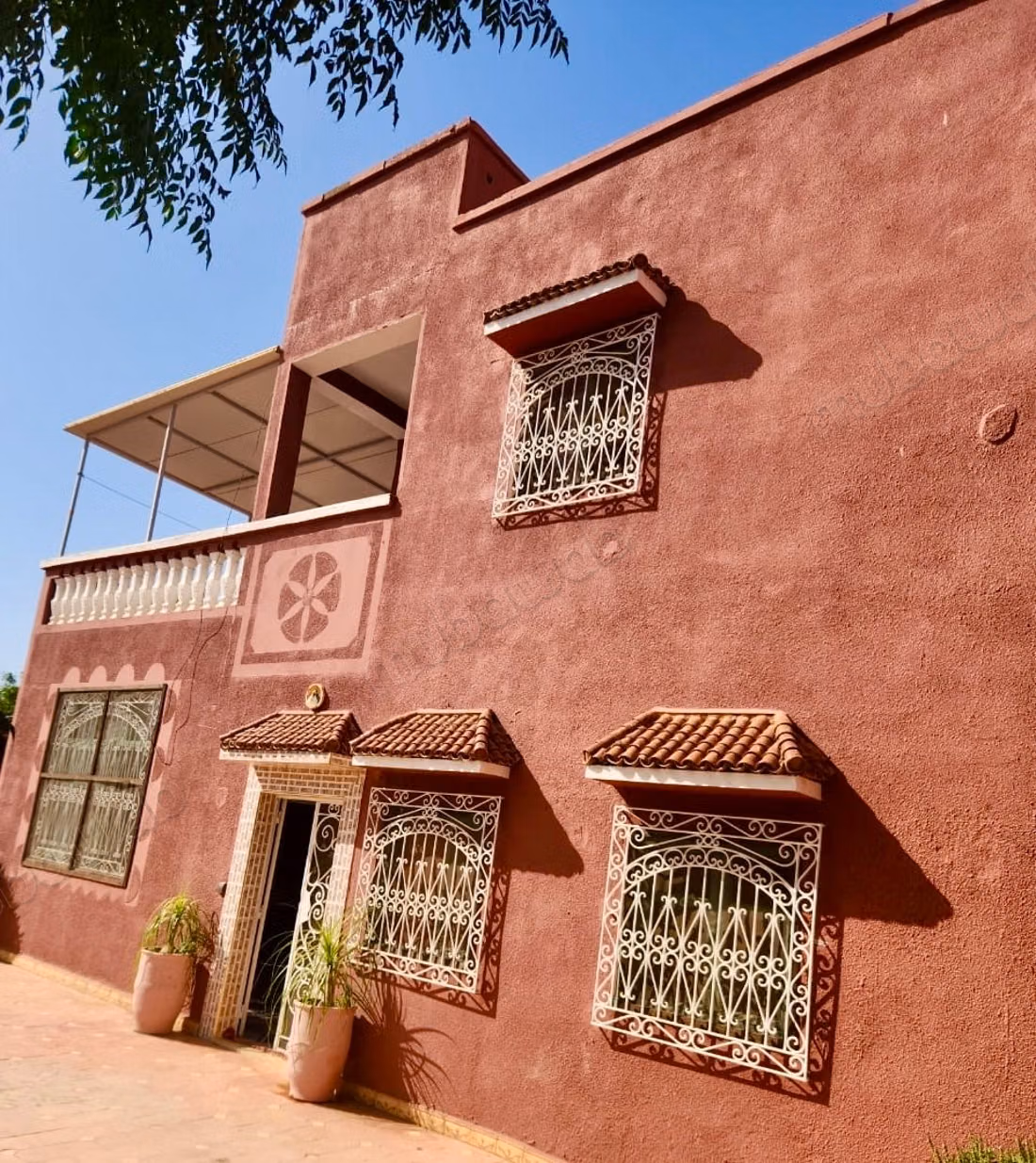 Farm for sale in Route de Ouarzazate.
Large area 7200 m²