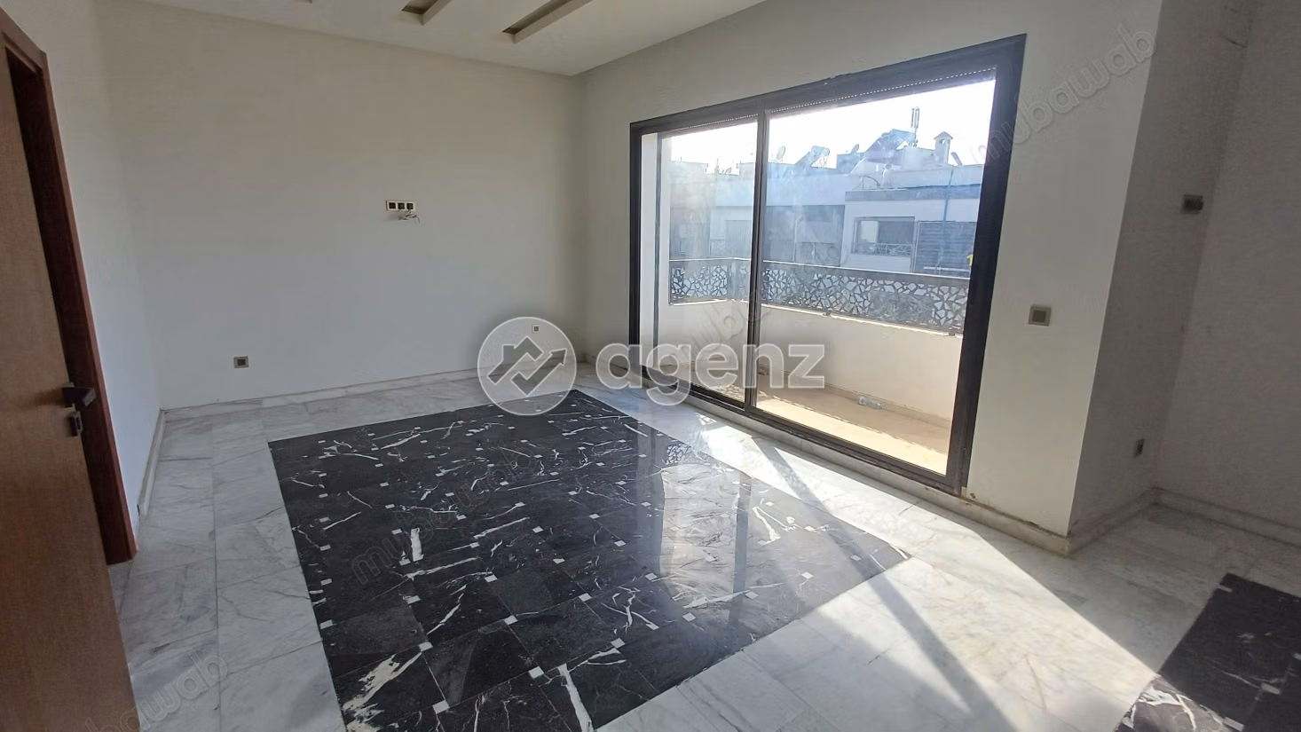 Villa à vendre 500 m², 4 chambres 
Sidi Maarouf 
Casablanca