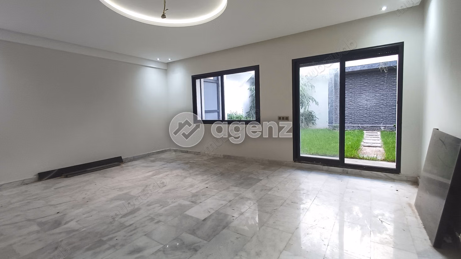 Villa à vendre 500 m², 4 chambres 
Sidi Maarouf 
Casablanca