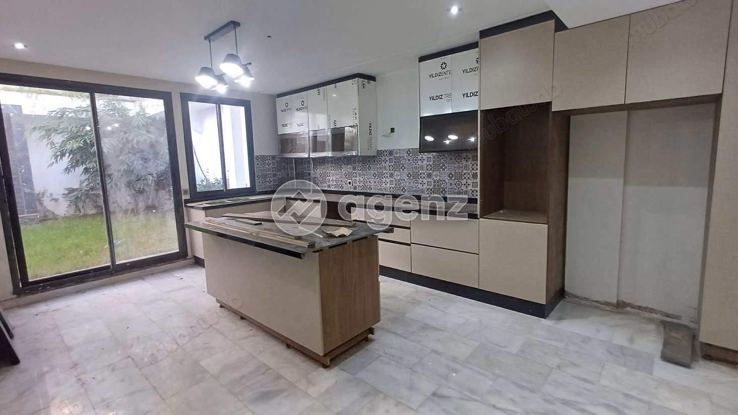 Villa à vendre 500 m², 4 chambres 
Sidi Maarouf 
Casablanca