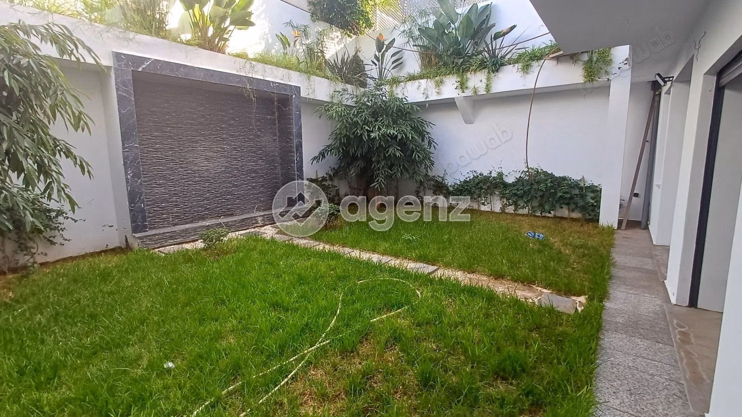 Villa à vendre 500 m², 4 chambres 
Sidi Maarouf 
Casablanca