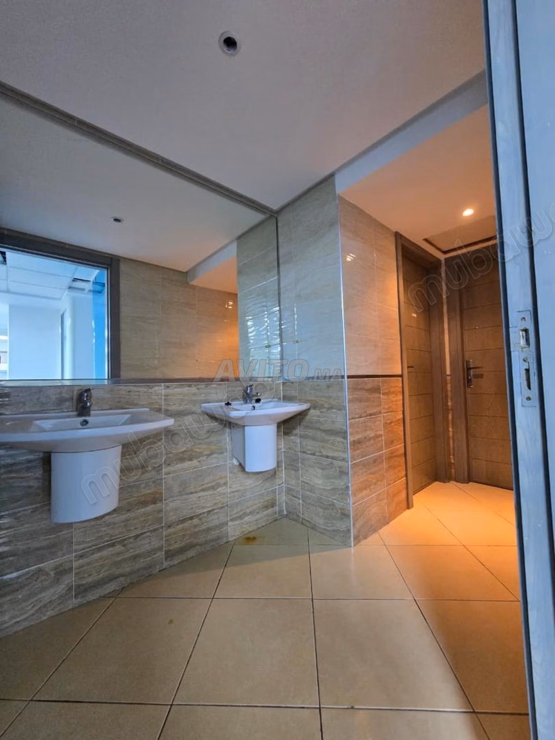 Office for rent in Abdelmoumen