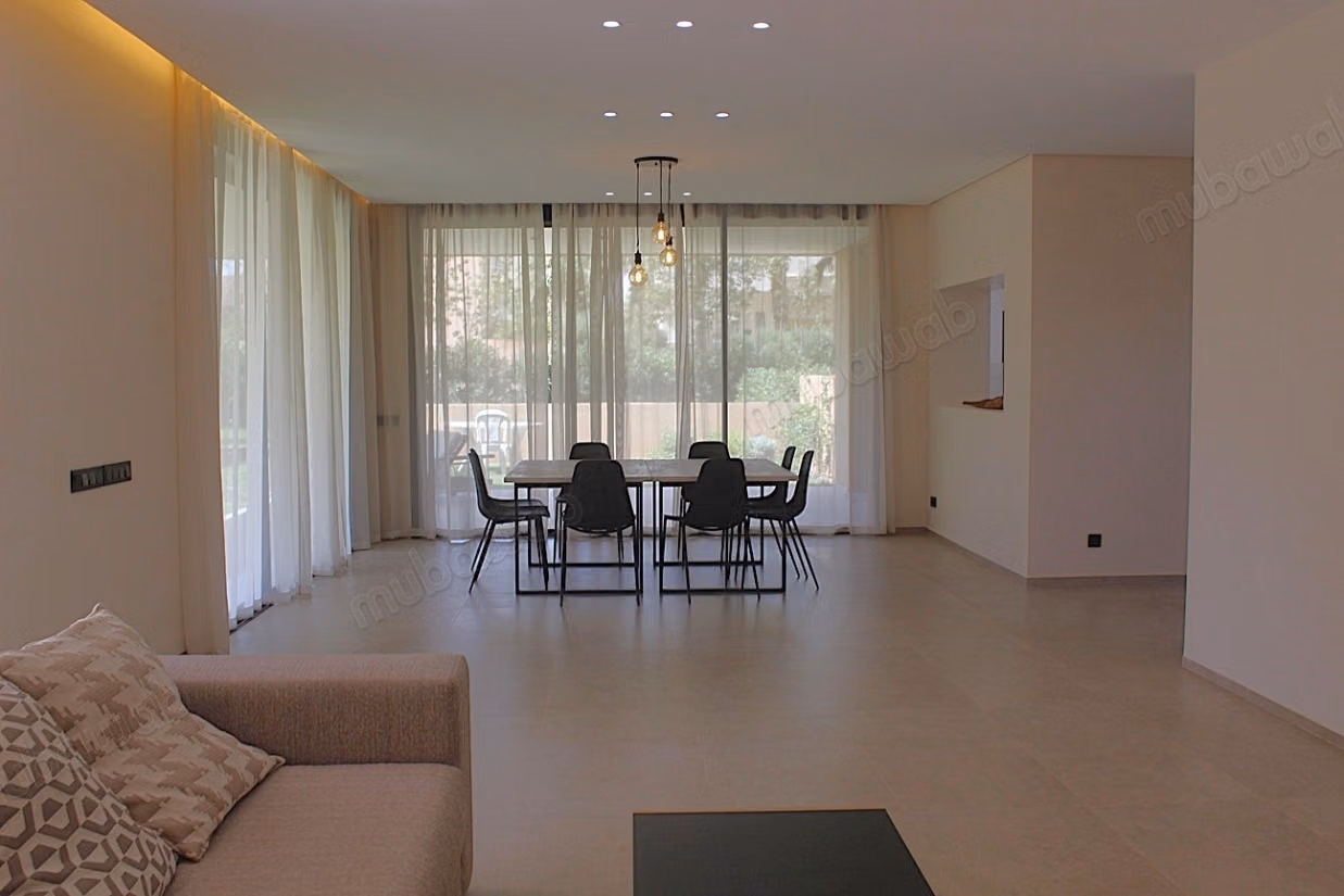 Beautiful semi-furnished villa with 5 bedrooms