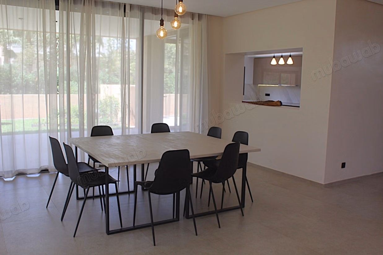 Beautiful semi-furnished villa with 5 bedrooms