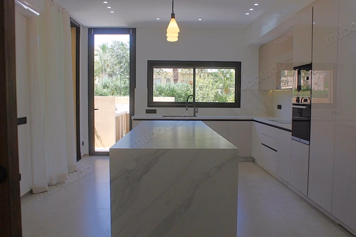 Beautiful semi-furnished villa with 5 bedrooms