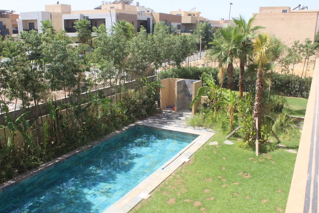 Beautiful semi-furnished villa with 5 bedrooms