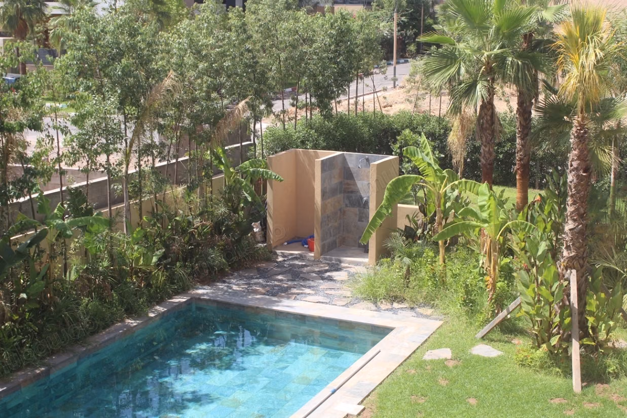 Beautiful semi-furnished villa with 5 bedrooms