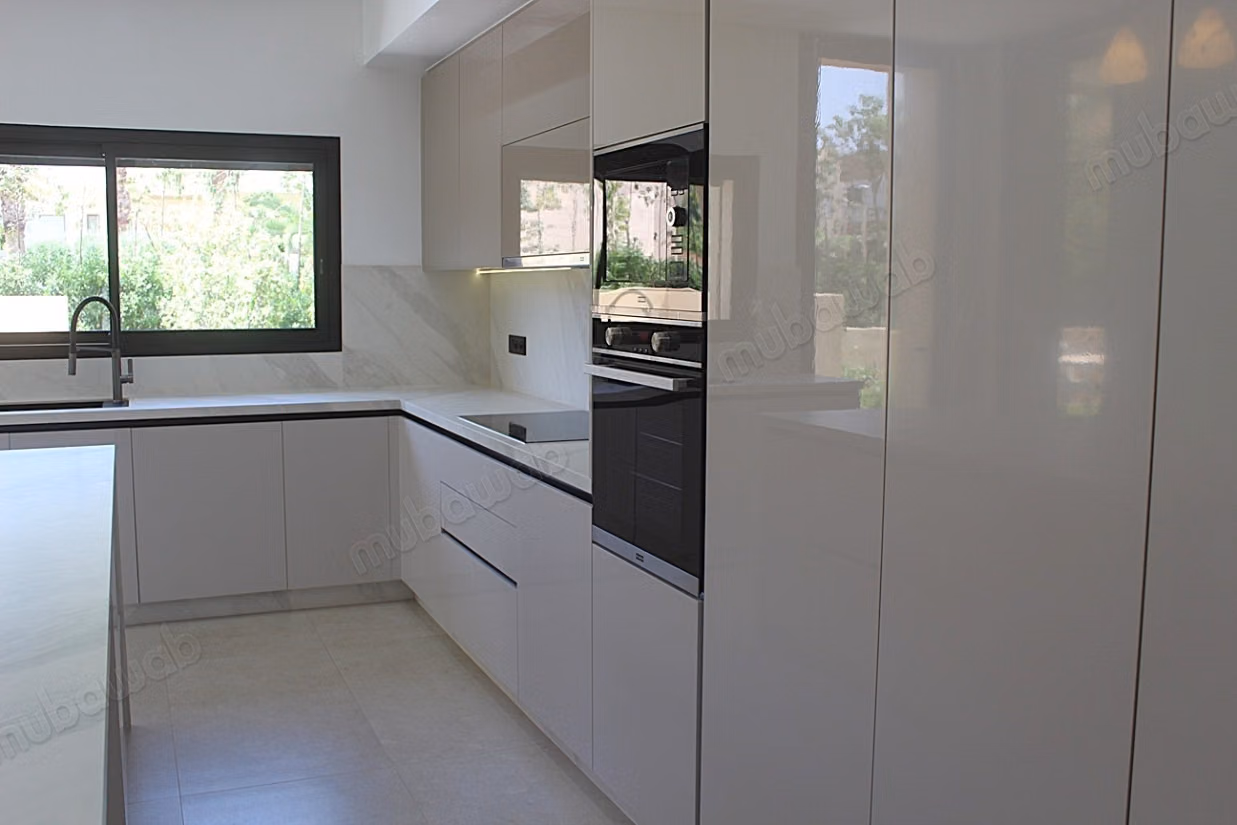 Beautiful semi-furnished villa with 5 bedrooms