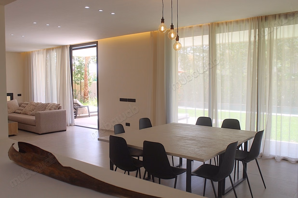 Beautiful semi-furnished villa with 5 bedrooms