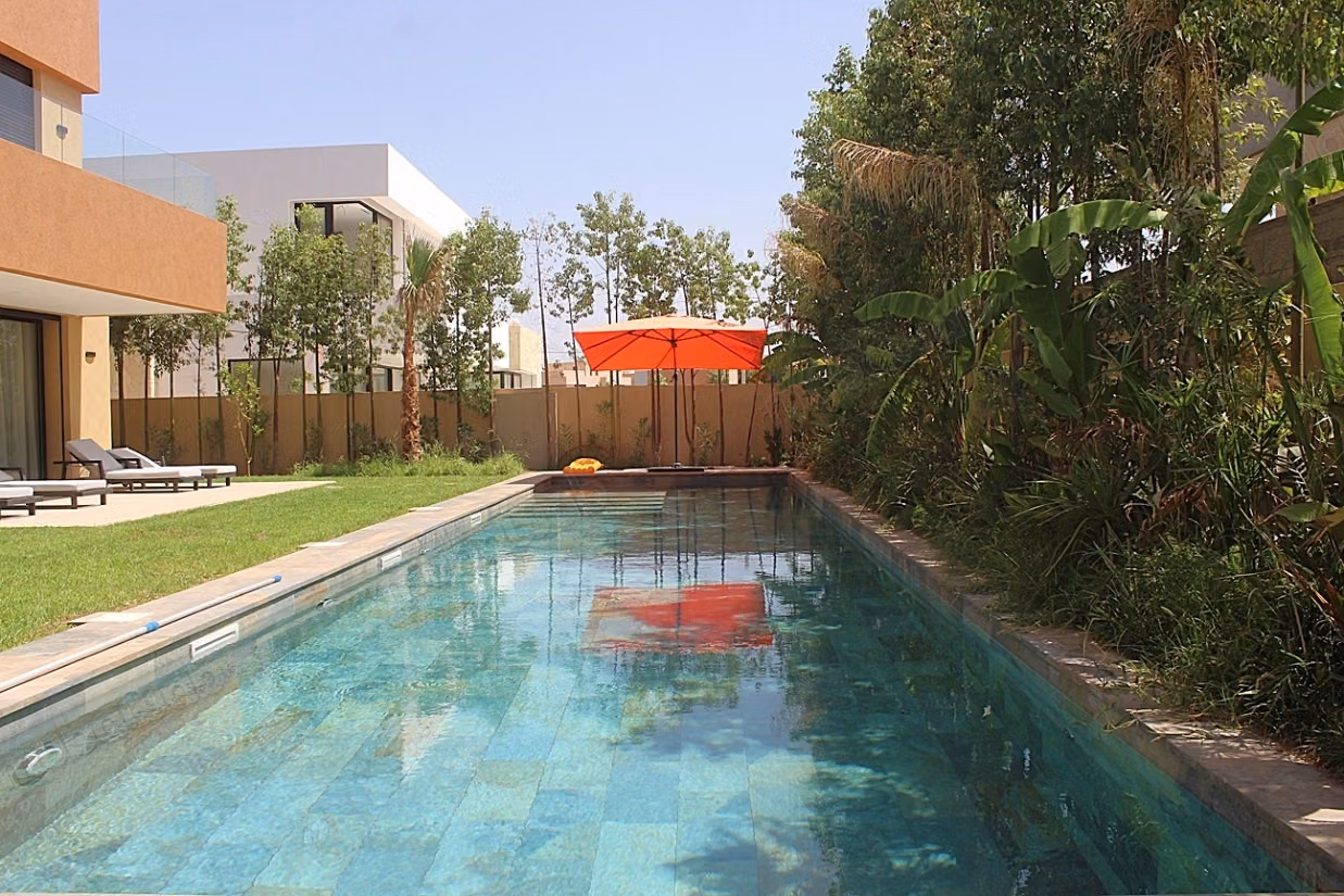 Beautiful semi-furnished villa with 5 bedrooms