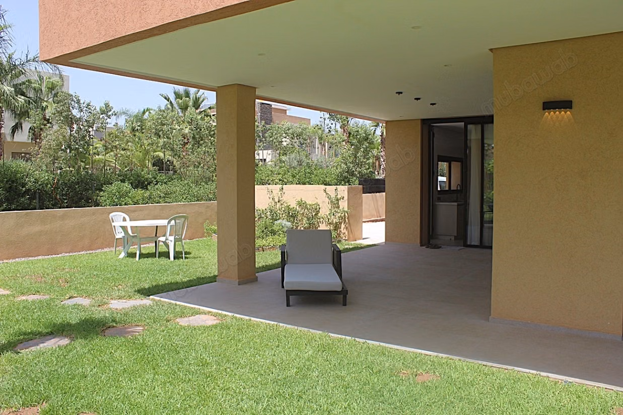 Beautiful semi-furnished villa with 5 bedrooms