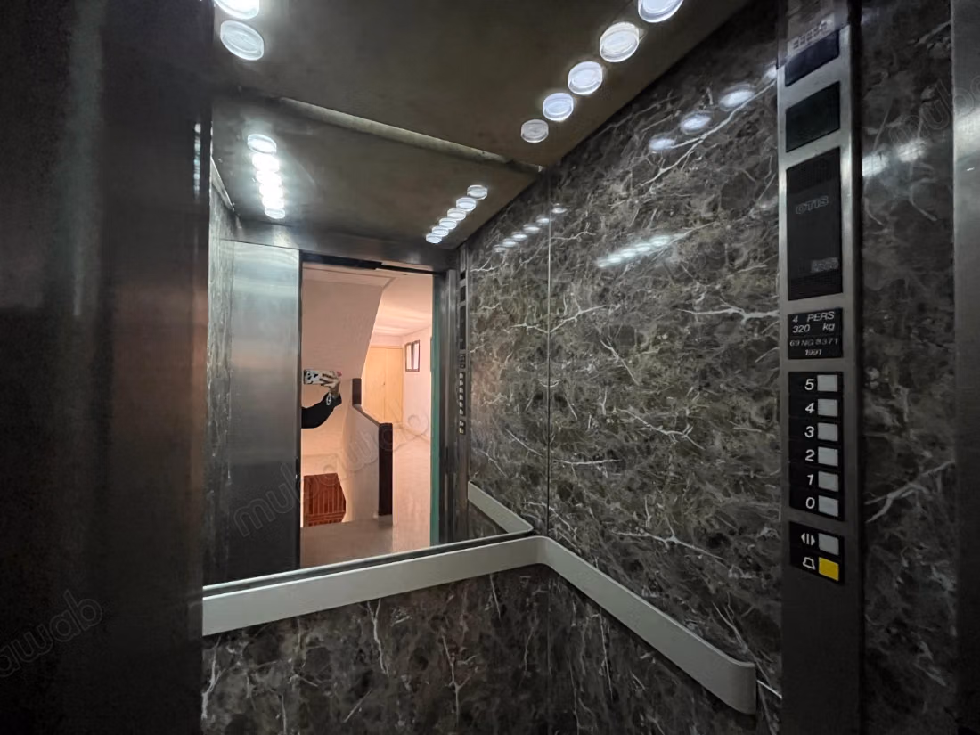 Empty Apartment or Office for Rent – Gueliz