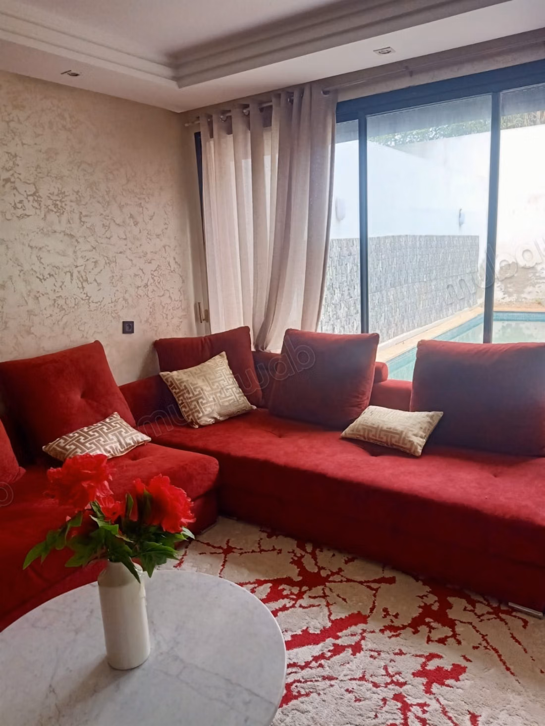 À louer appartement meublé avec piscine et jardin