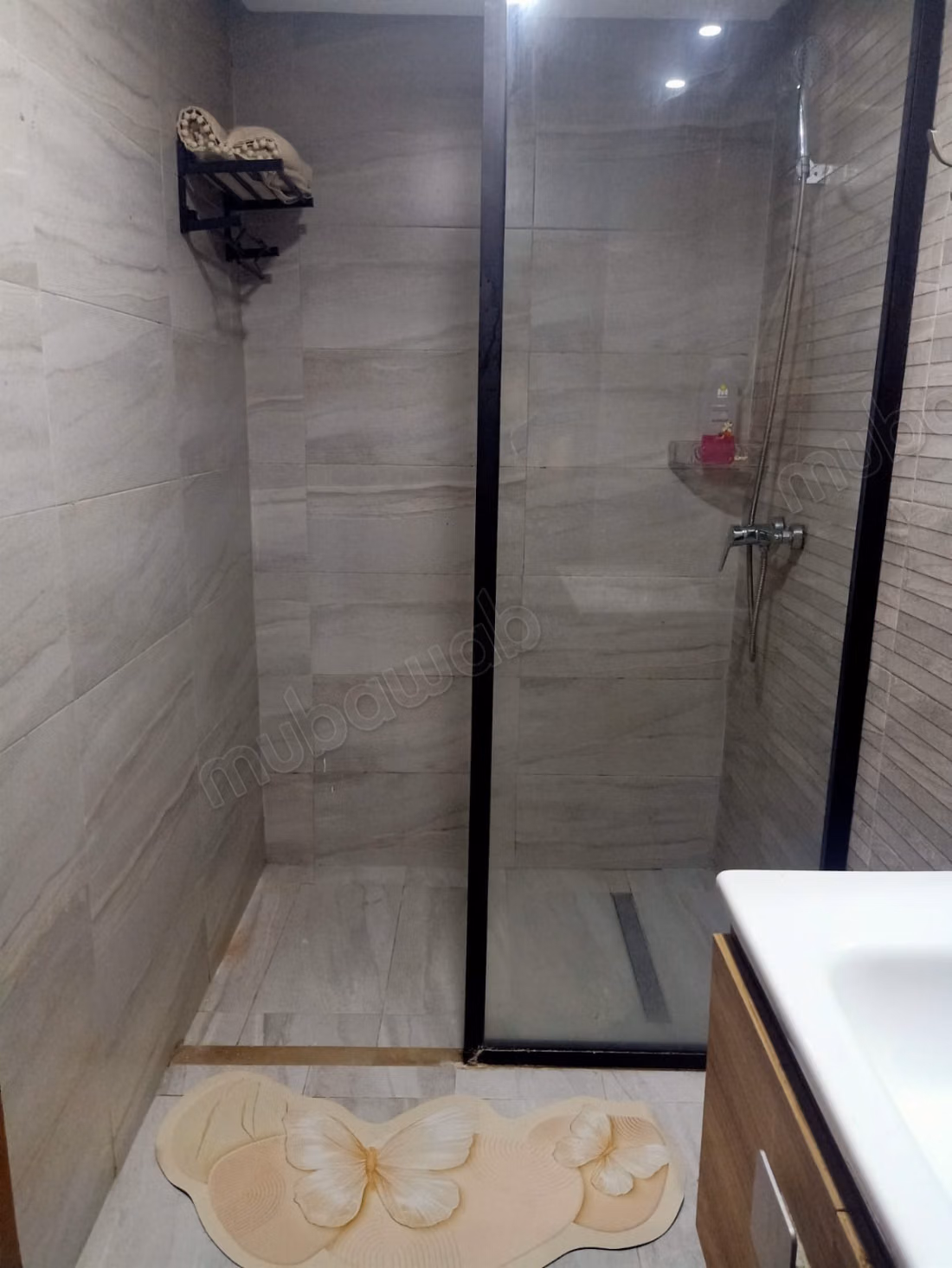 À louer appartement meublé avec piscine et jardin