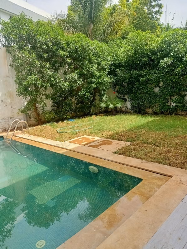À louer appartement meublé avec piscine et jardin