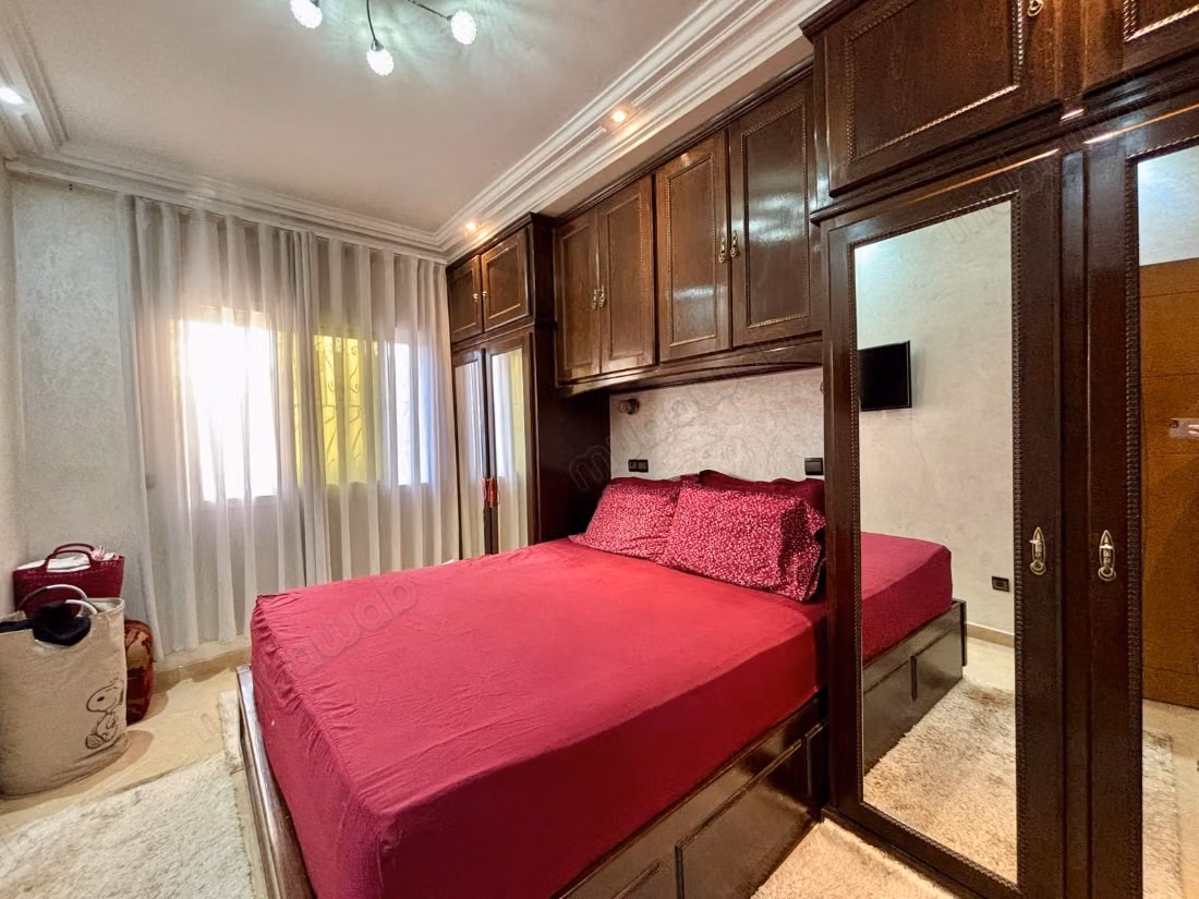 À vendre appartement rénové avec deux façades — 5
