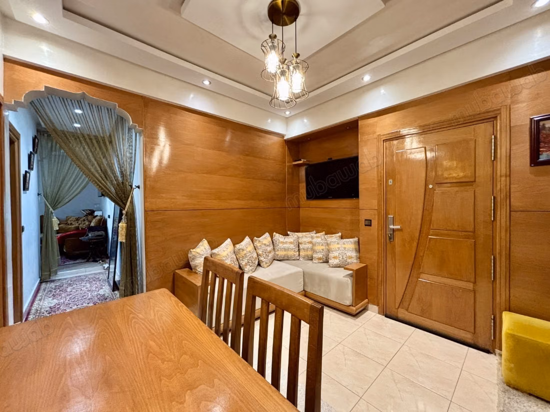 À vendre appartement rénové avec deux façades — 2