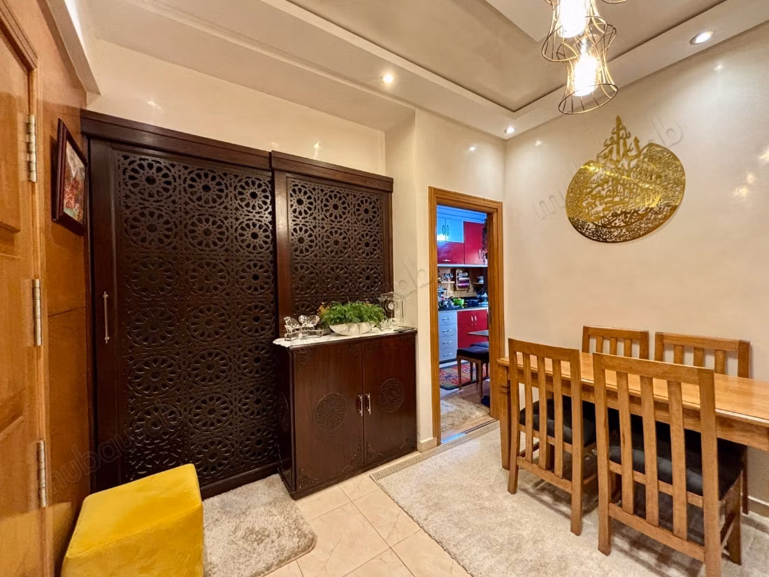 À vendre appartement rénové avec deux façades — 3