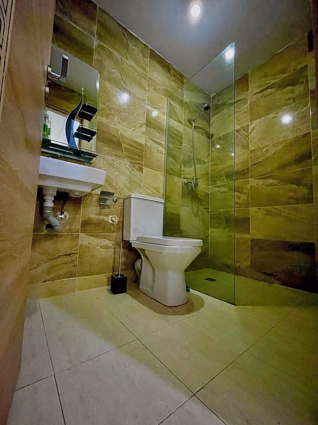 Apartamento de vacaciones en alquiler en Ain Amiyer. 2 habitaciones cómodas. Garaje y terraza