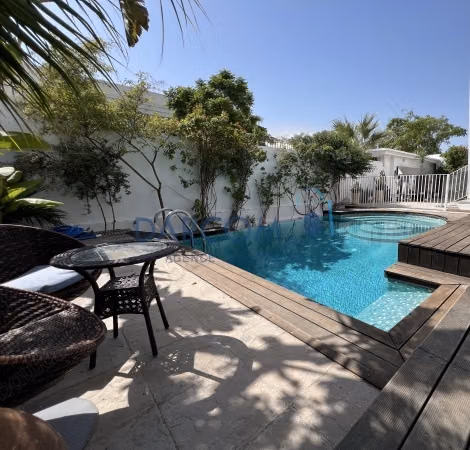 For rent a magnificent villa at Lake II