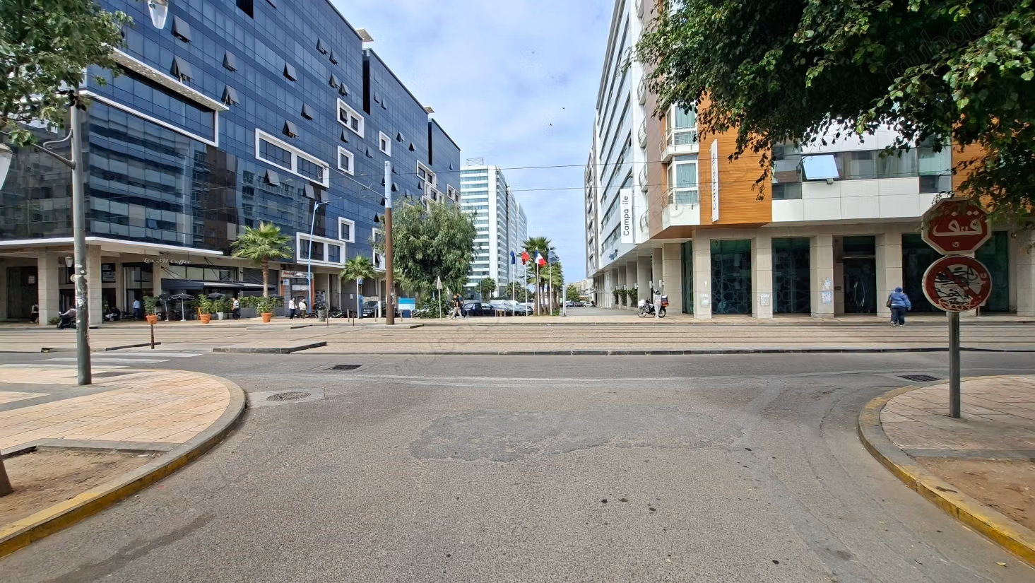 Bureau 90 m² refait à neuf 1er étage tramway