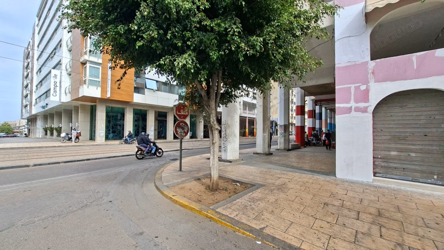 Bureau 90 m² refait à neuf 1er étage tramway