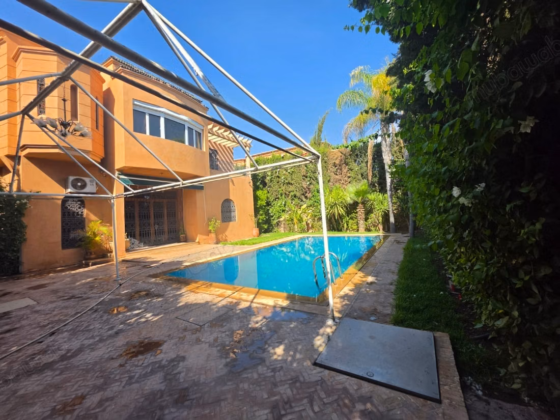 Luxury villa for sale in Targa – 800 m