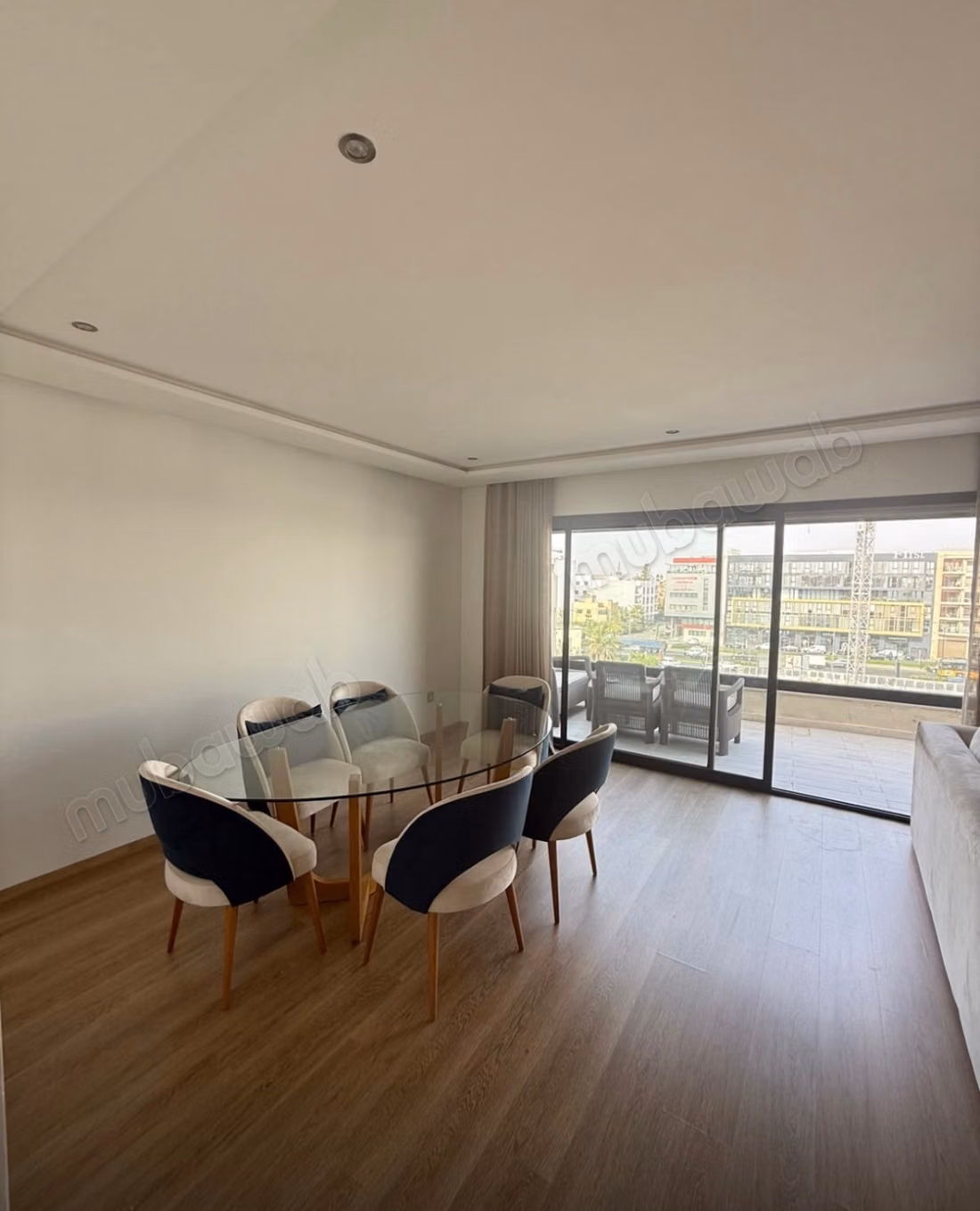 Bellissimo appartamento in affitto a Ferme Bretonne Hay Arraha. Superficie di 130 m². Ben arredato