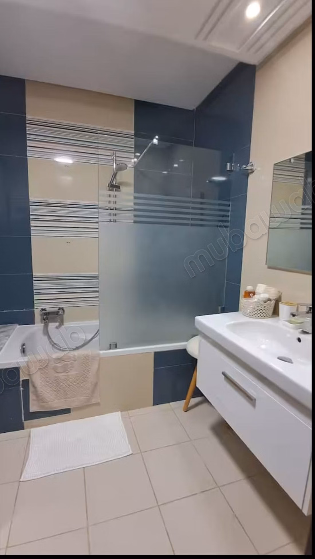 Rental of high-end furnished apartment