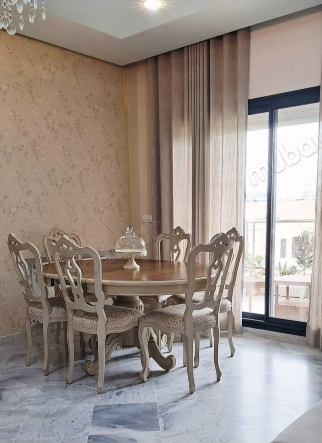 Rental of high-end furnished apartment