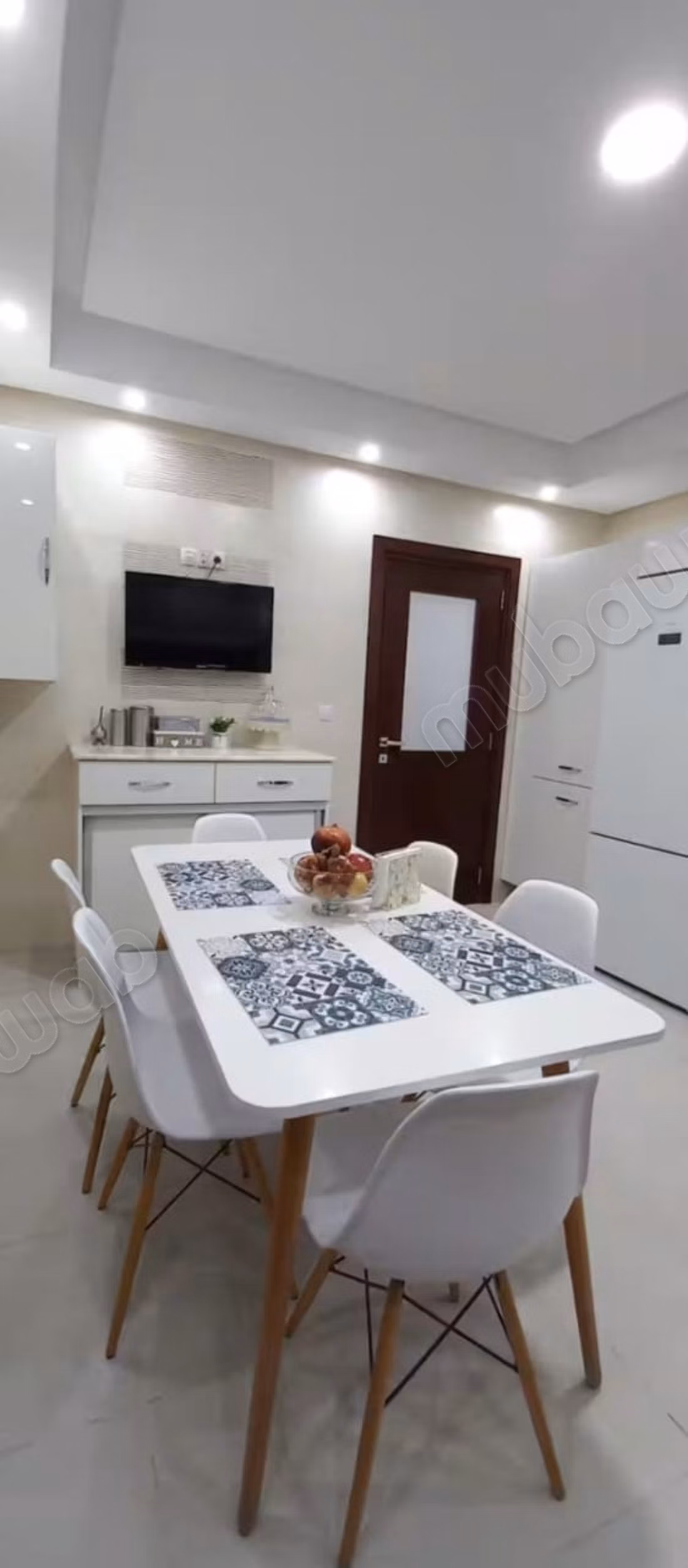 Rental of high-end furnished apartment