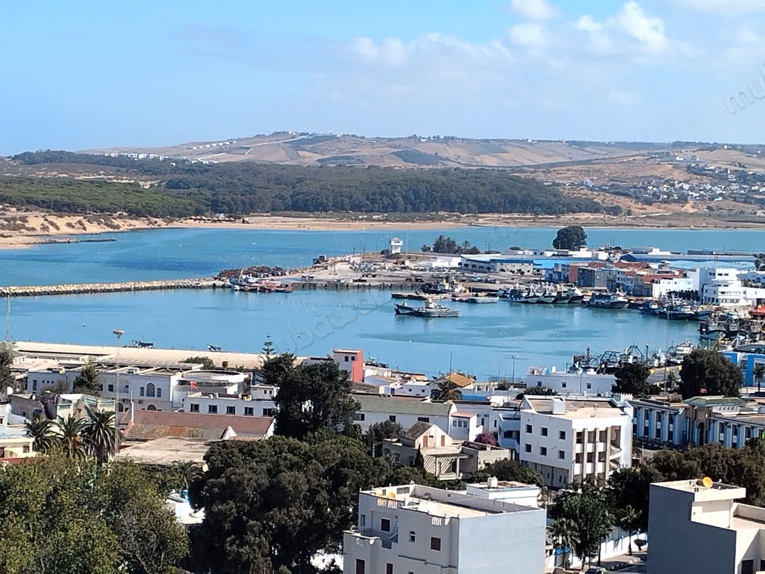 Apartment for sale. 3 beautiful rooms. Reinforced door and sea view