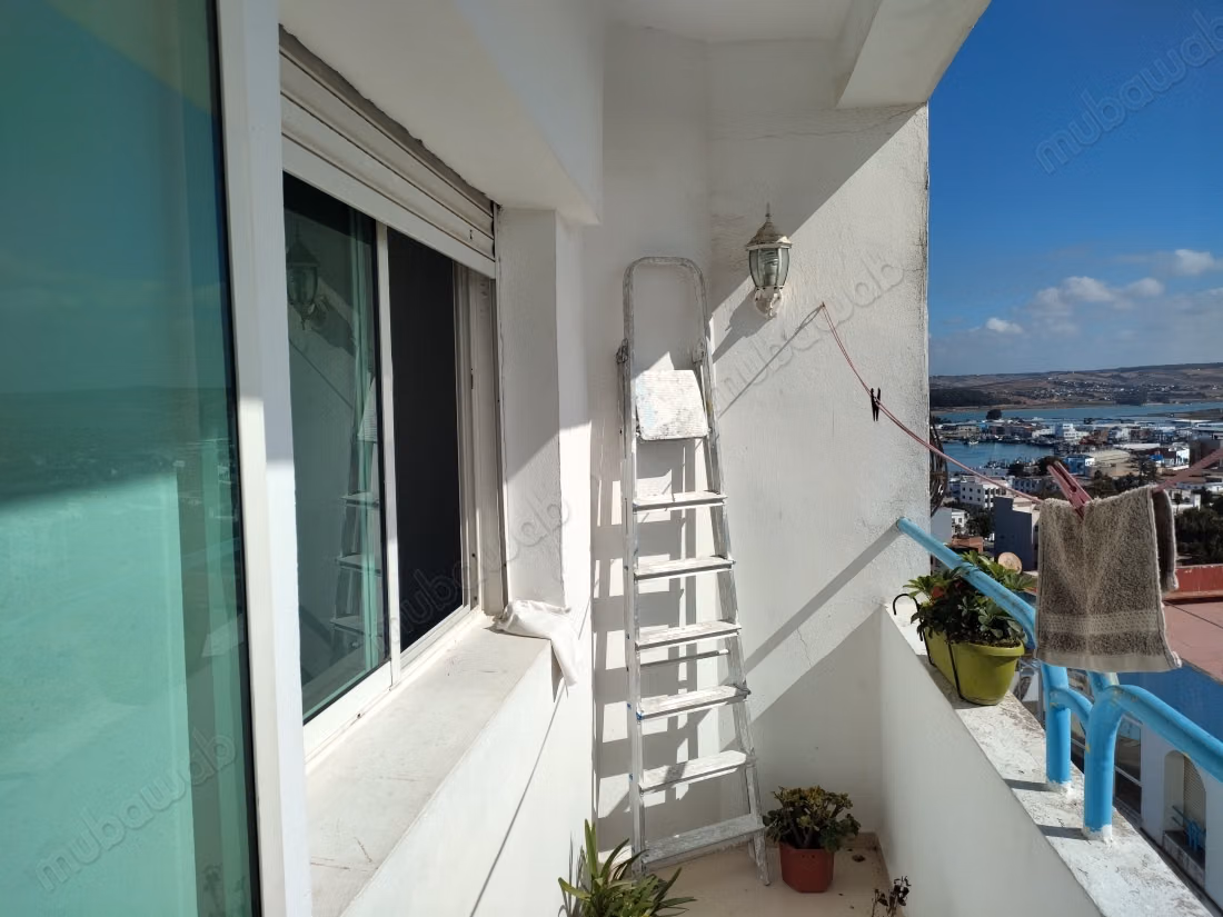 Apartment for sale. 3 beautiful rooms. Reinforced door and sea view