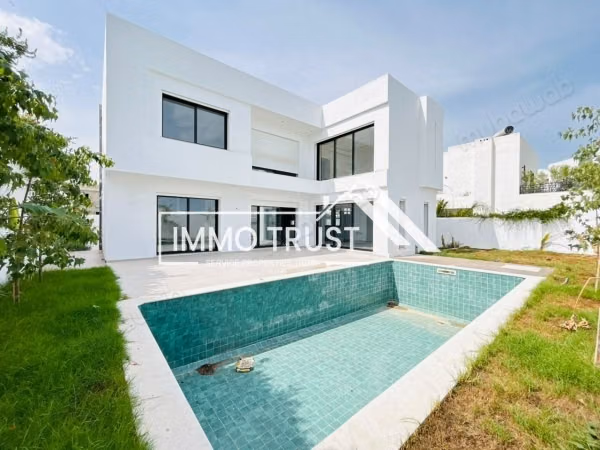 Villa S5 en cours de finitions à La Soukra
