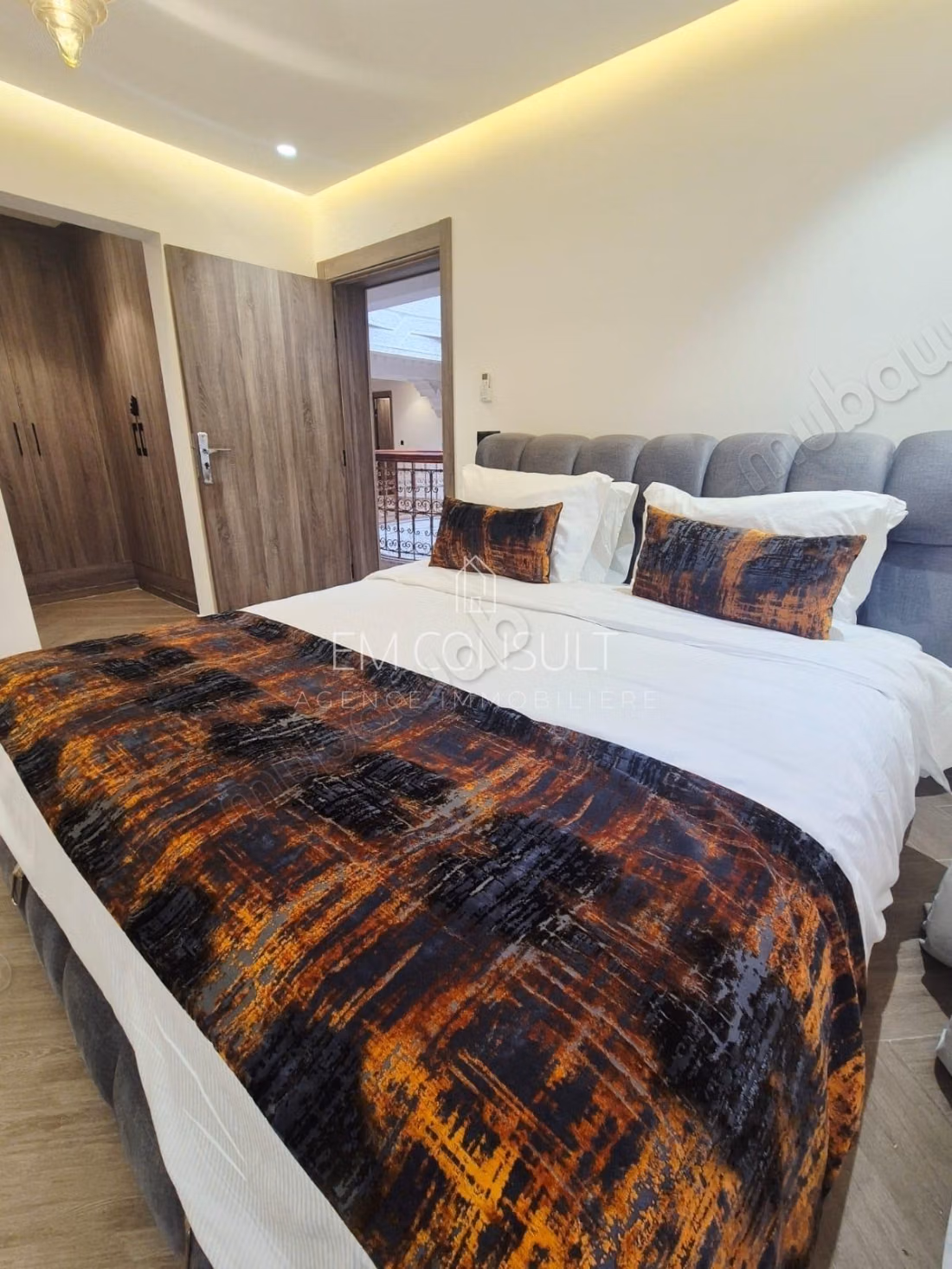 LOCATION Villa 5 suites 350 m² Targa