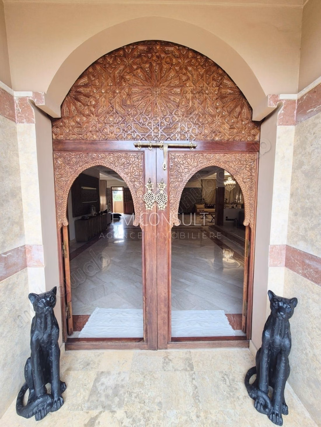 LOCATION Villa 5 suites 350 m² Targa