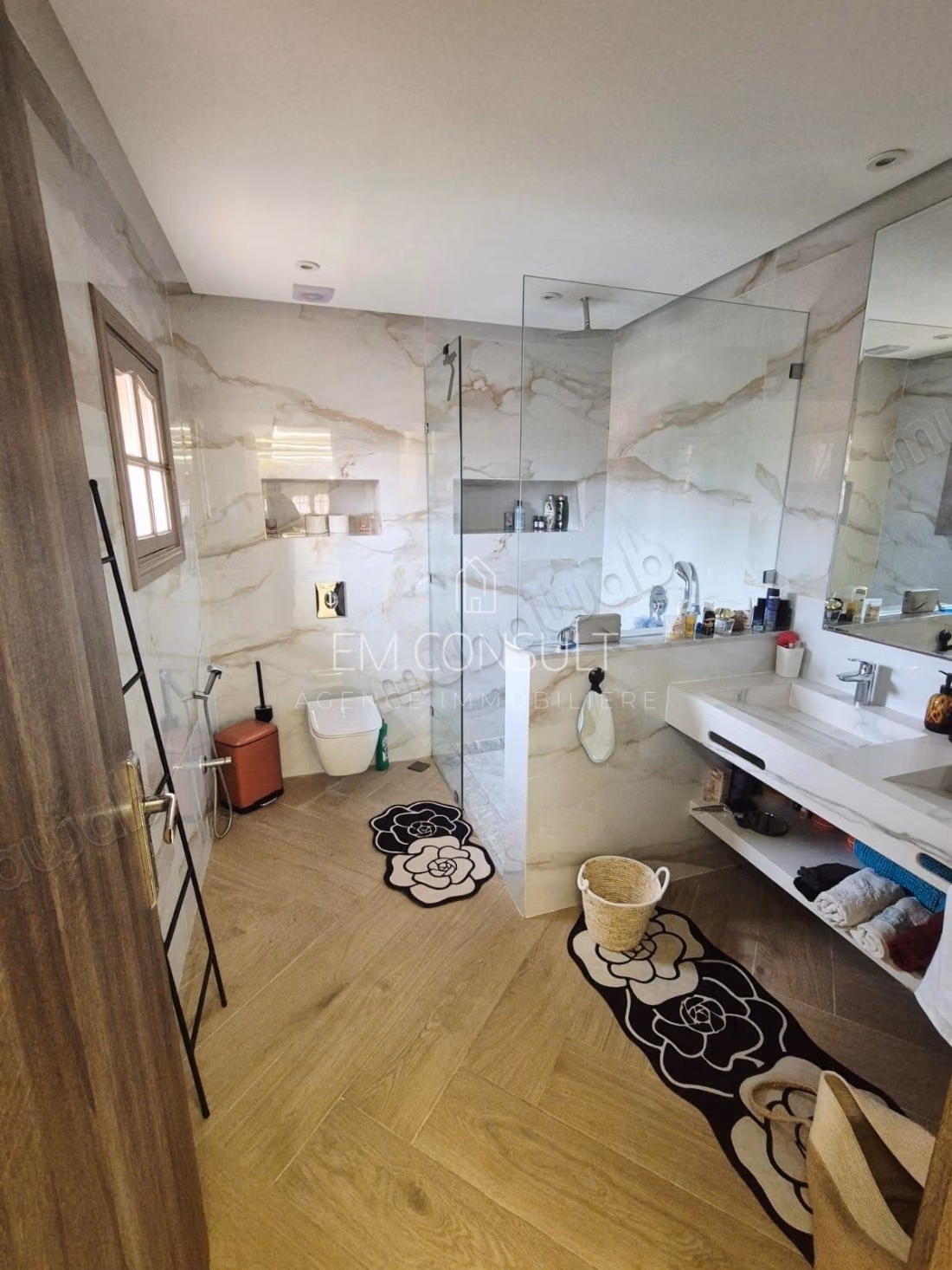 LOCATION Villa 5 suites 350 m² Targa