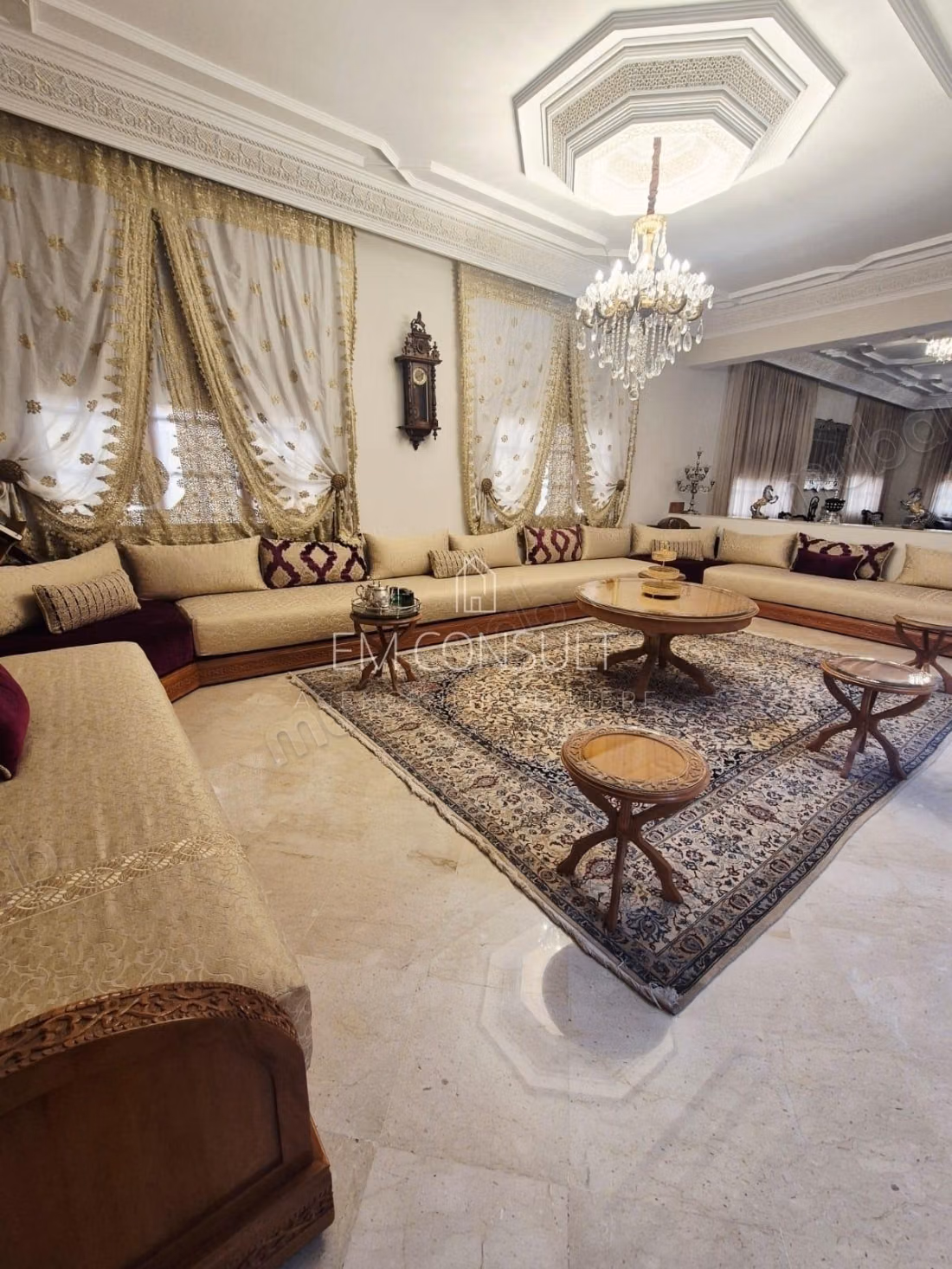 LOCATION Villa 5 suites 350 m² Targa