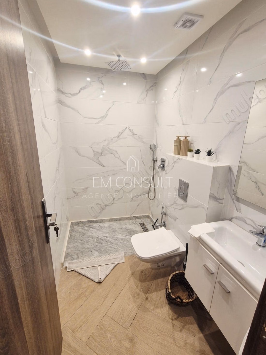 LOCATION Villa 5 suites 350 m² Targa