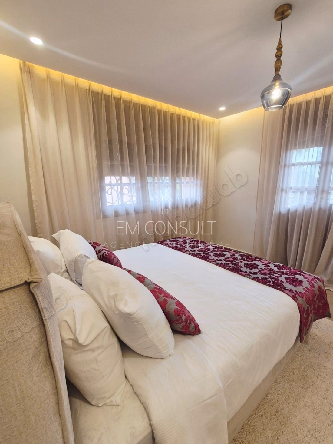 LOCATION Villa 5 suites 350 m² Targa