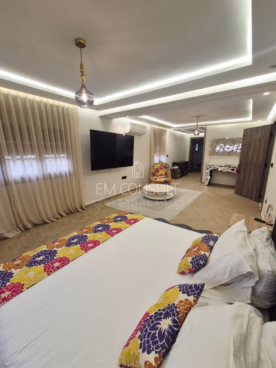 LOCATION Villa 5 suites 350 m² Targa