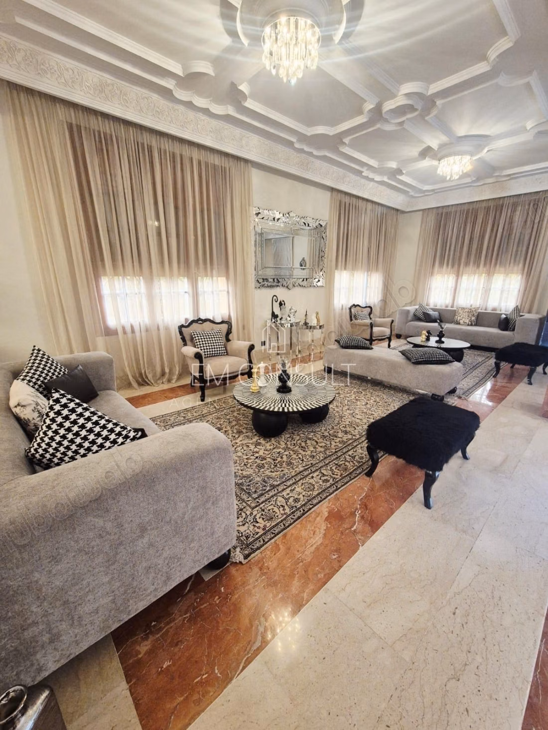 LOCATION Villa 5 suites 350 m² Targa