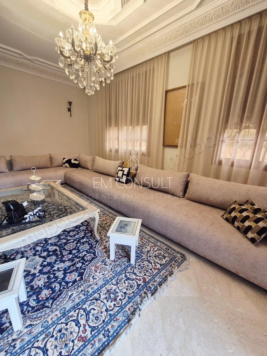 LOCATION Villa 5 suites 350 m² Targa